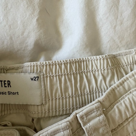 Hollister Women's Beige Cargo Shorts low rise - Picture 4 of 5